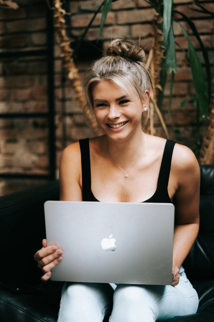 Kateřina Helclová s notebookem
